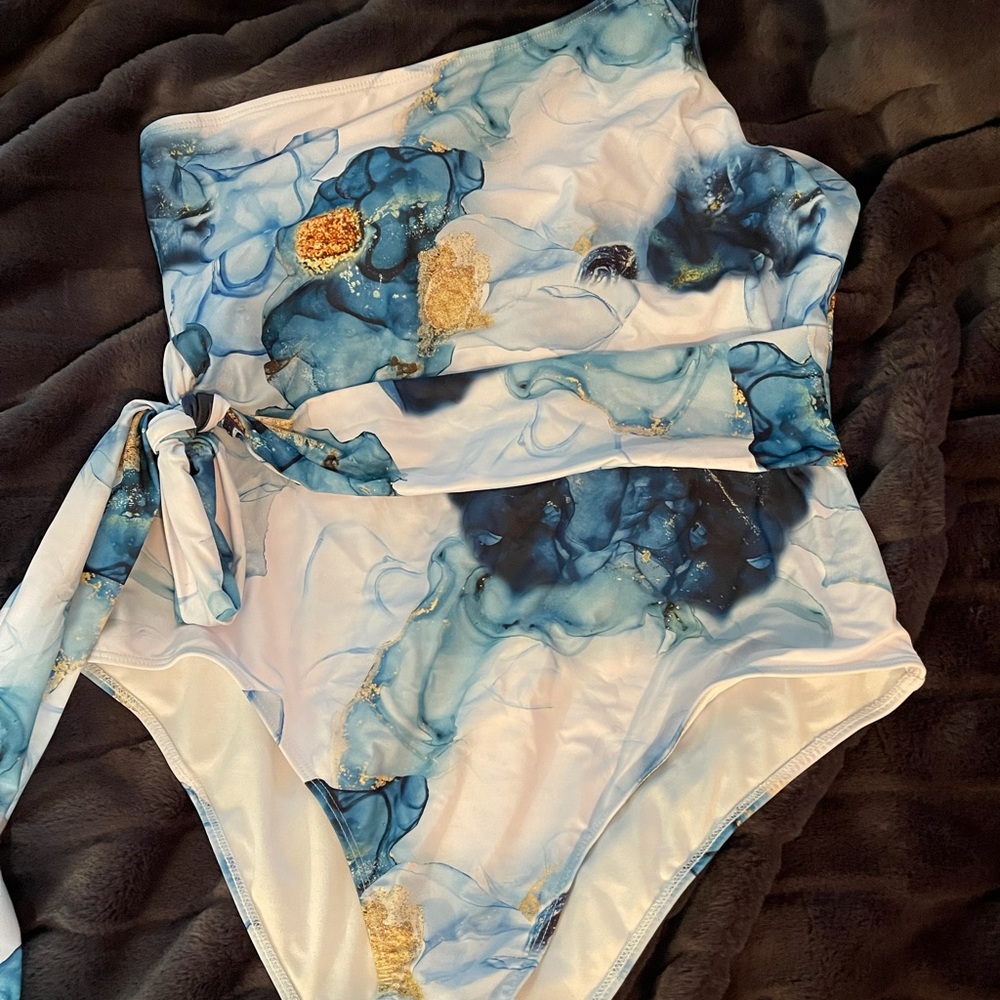 NWOT Shein one shoulder swimsuit